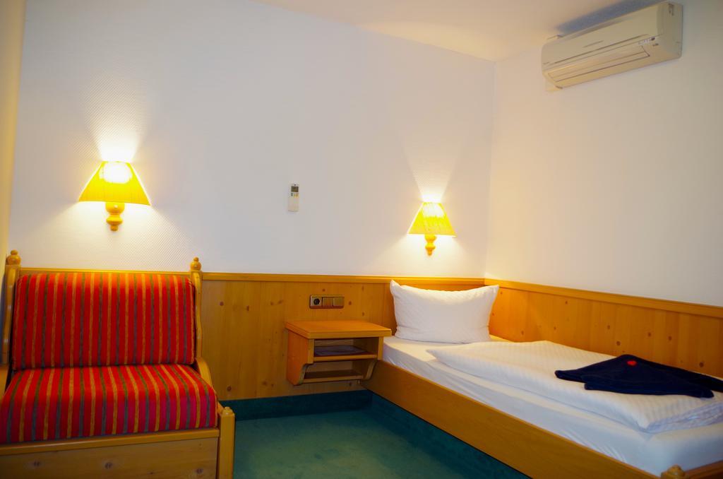 Hotel Alttolkewitzer Hof Dresden Ngoại thất bức ảnh